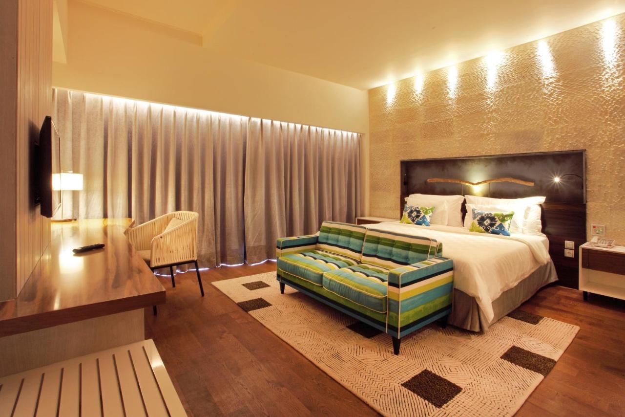 ทีเอส สวีท เซมินยัก Hotel เซมินยัค ภายนอก รูปภาพ Deluxe Room