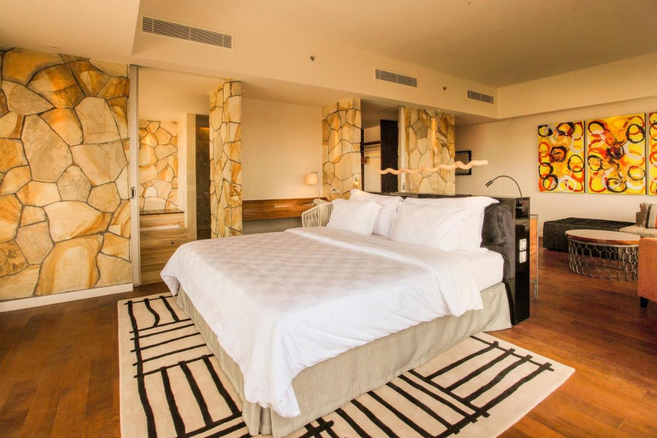 ทีเอส สวีท เซมินยัก Hotel เซมินยัค ภายนอก รูปภาพ A bedroom at the hotel