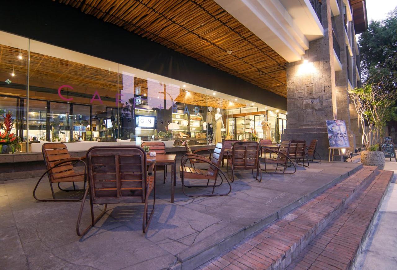 ทีเอส สวีท เซมินยัก Hotel เซมินยัค ภายนอก รูปภาพ A restaurant in the city