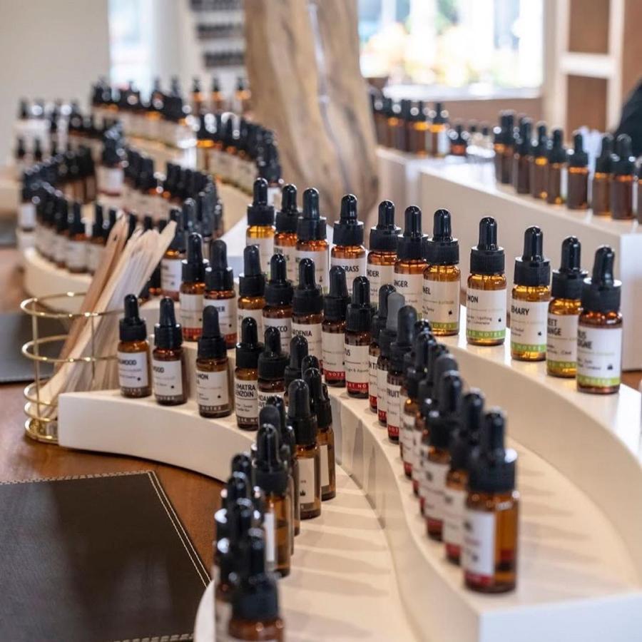 ทีเอส สวีท เซมินยัก Hotel เซมินยัค ภายนอก รูปภาพ A selection of Bach flower remedies