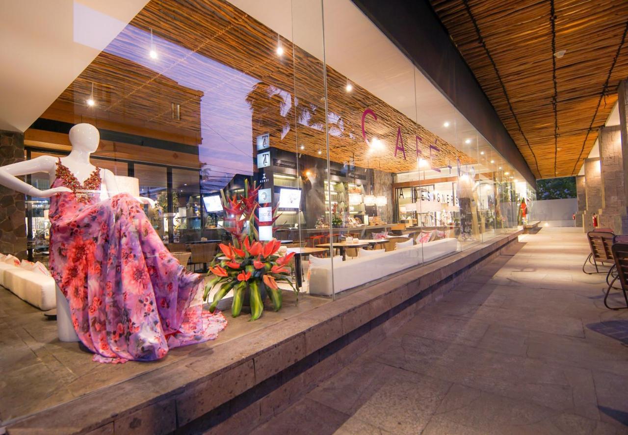 ทีเอส สวีท เซมินยัก Hotel เซมินยัค ภายนอก รูปภาพ The interior of the shopping mall