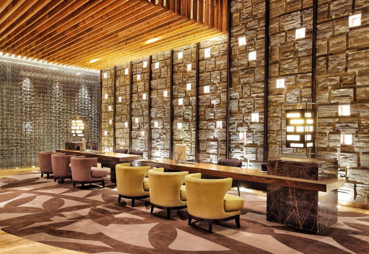 ทีเอส สวีท เซมินยัก Hotel เซมินยัค ภายนอก รูปภาพ The lobby of the Ritz-Carlton, Dubai