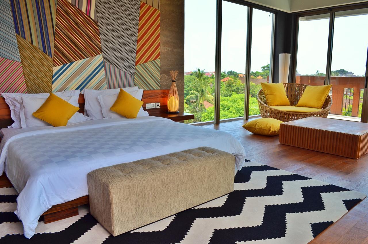 ทีเอส สวีท เซมินยัก Hotel เซมินยัค ภายนอก รูปภาพ A bedroom at the hotel